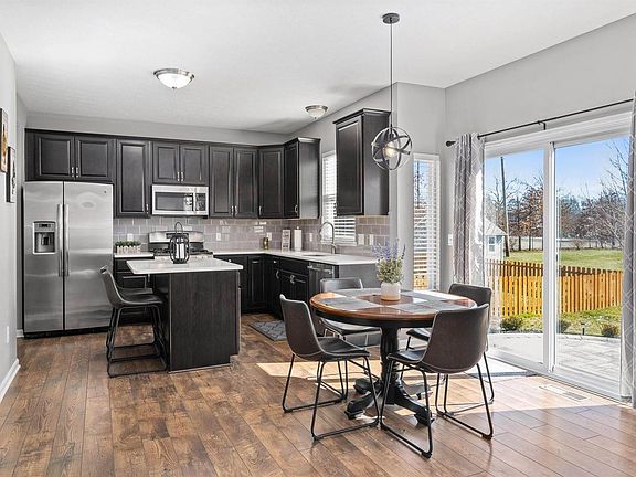 4th image of 881 Broadview Chase Dr