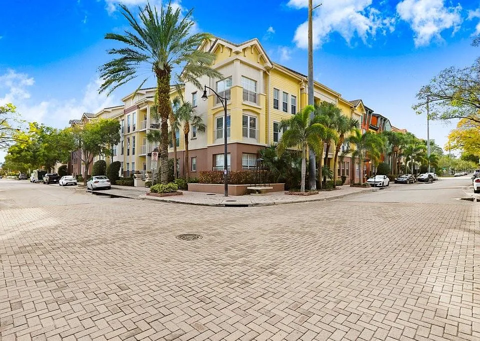 2440 W Horatio St #1012