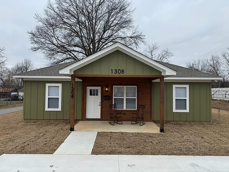 1308 Jackson Ave — Photo 1