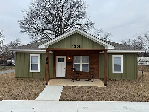 1308 Jackson Ave Photo 1