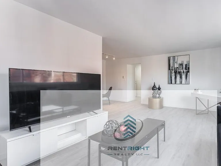 7621 N Sheridan Rd #1K — Photo 3