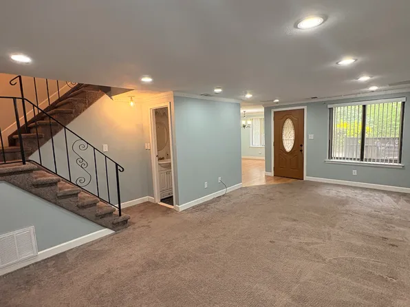 140 Golf Ln, Medford, NY 11763