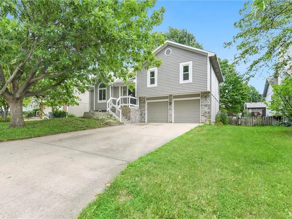 12431 S Acuff Ct, Olathe, KS 66062