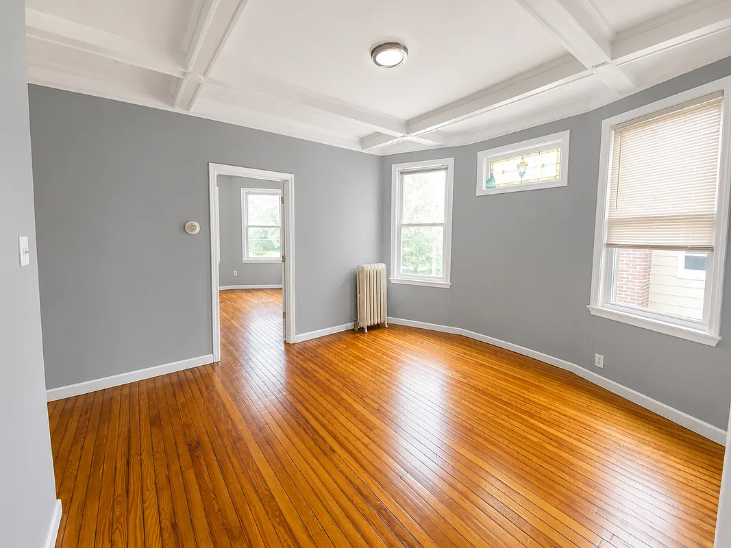 4 bed, 1.0 bath, 700 sqft, $2,700 — Photo 3