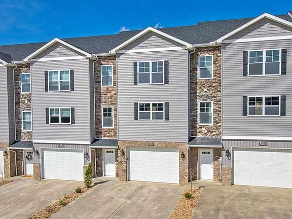 2nd image of 2034 Mountain Ash Ln