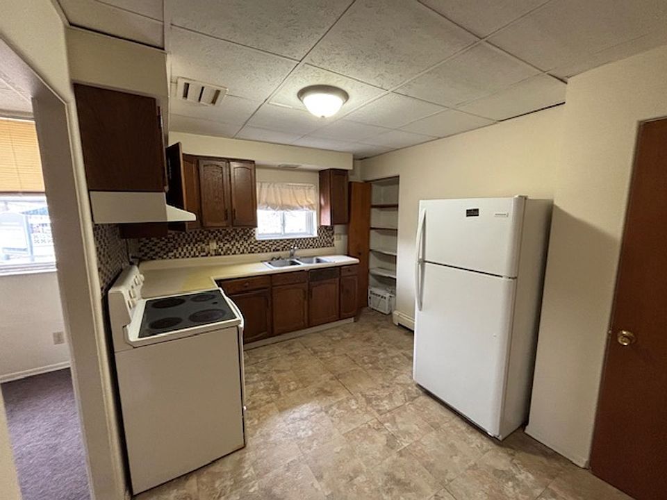 2nd image of 327 S 5th St #1