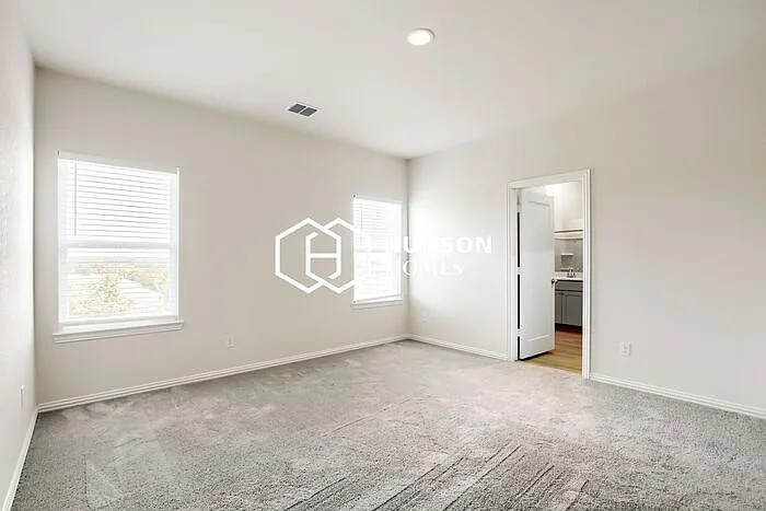 3 bed, 2.5 bath, 1970 sqft, $1,925 — Photo 4