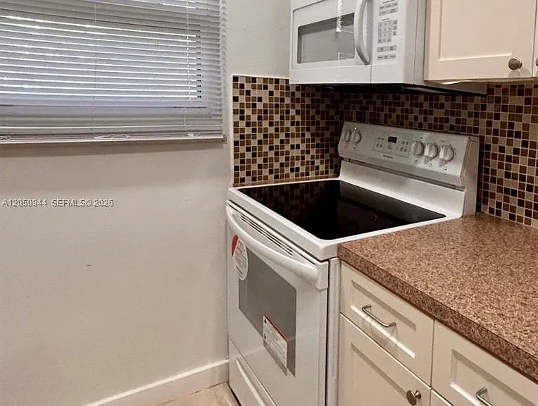 3265 Griffin Rd #205 — Photo 8