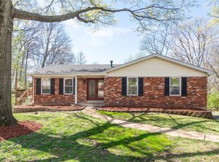 710 Valley View Dr, Ballwin, MO 63011
