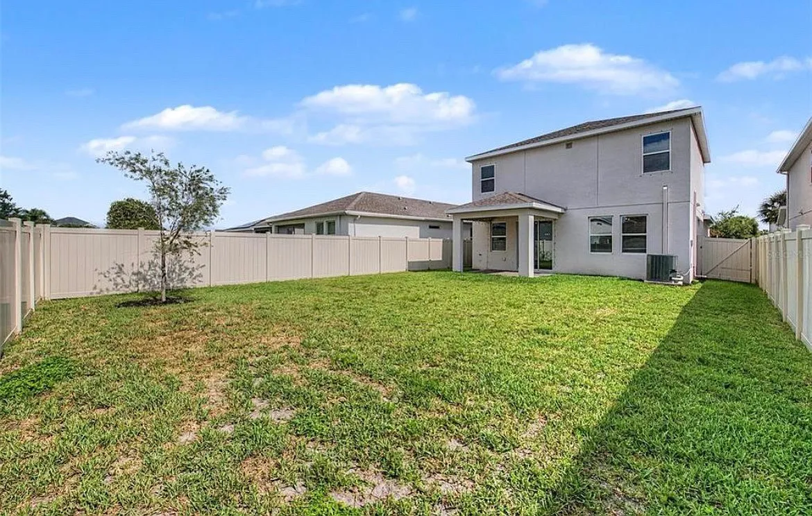 4 bed, 2100 sqft, $2,800 — Photo 4