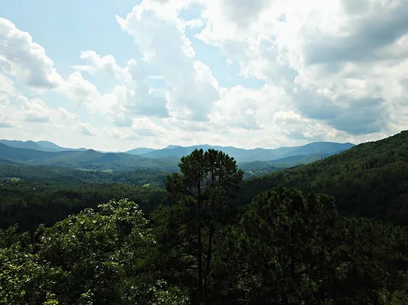 21 Hollywalk Trl, Sylva, NC 28779