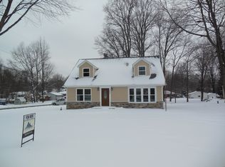 1442 Forest Dr, Akron, OH