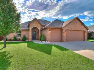 3024 Canton Trl, Yukon, OK 73099