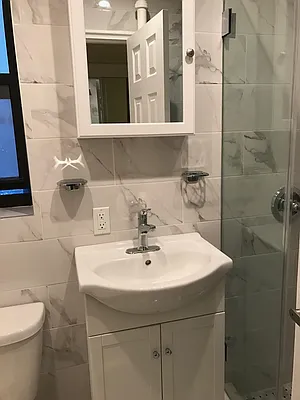 Rented by Salon Realty Corp | media 15