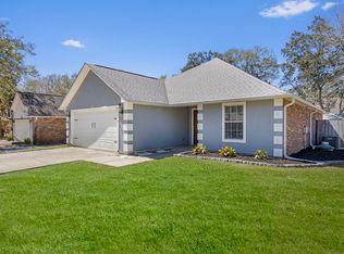 1517 Porpoise St, Ocean Springs, MS 39564