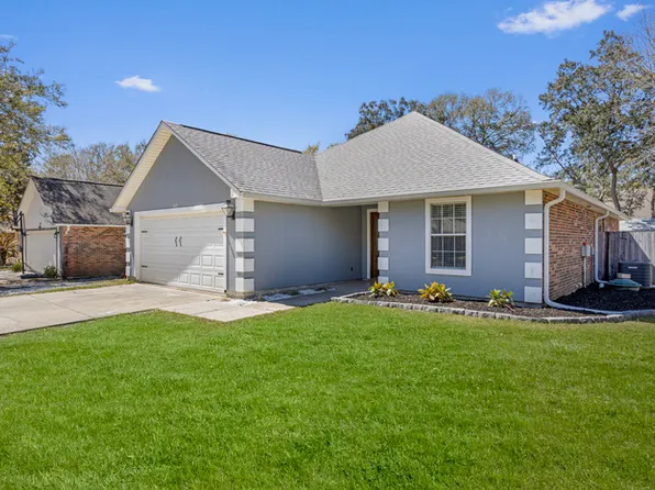 1517 Porpoise St, Ocean Springs, MS 39564