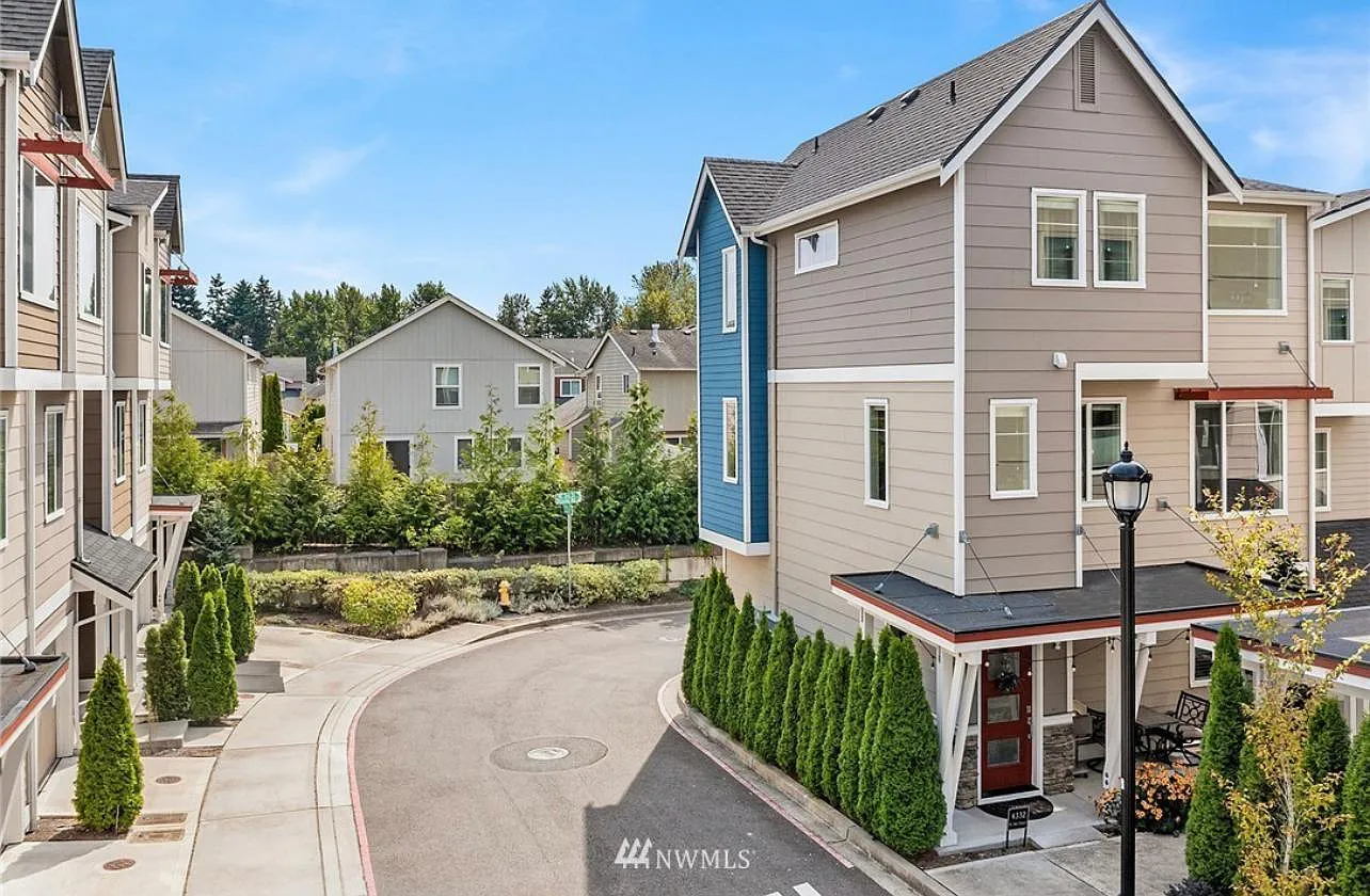 2 bed, 1368 sqft, $3,350 — Photo 2