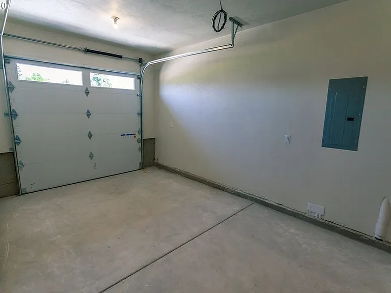 2614 Ross Ln — Photo 8