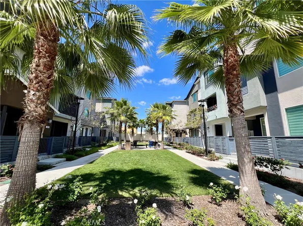 925 E 3rd St, Santa Ana, CA 92701