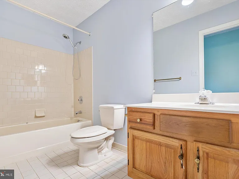2505 Buckingham Ct — Photo 24