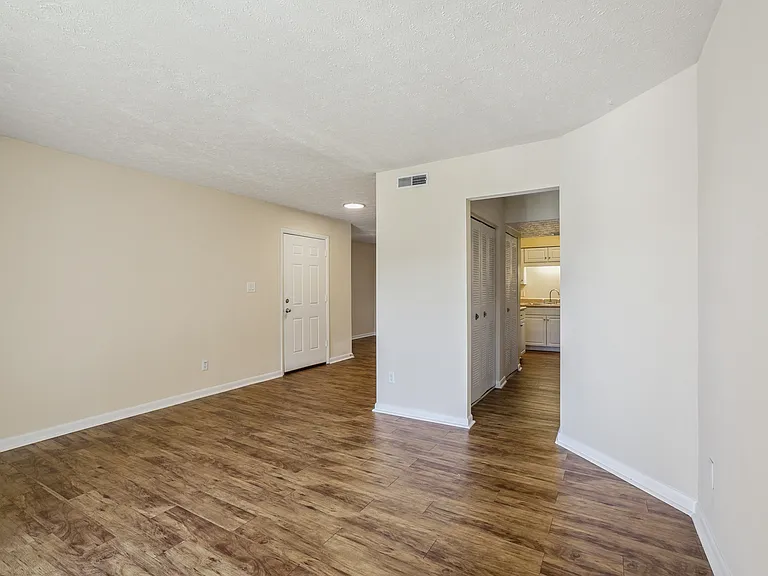 Aztec Villa Apartments — Photo 35