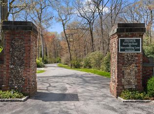 5 Merrymeeting Ln, Huntington, NY 11743