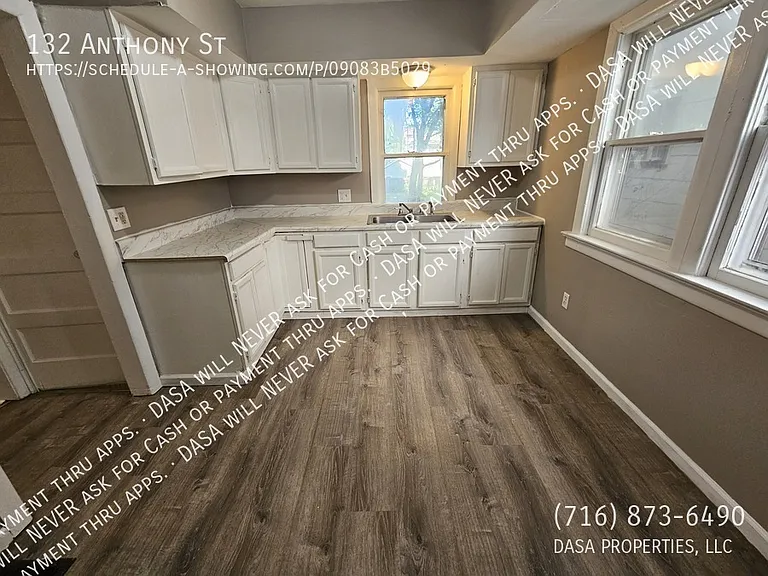 132 Anthony St — Photo 8