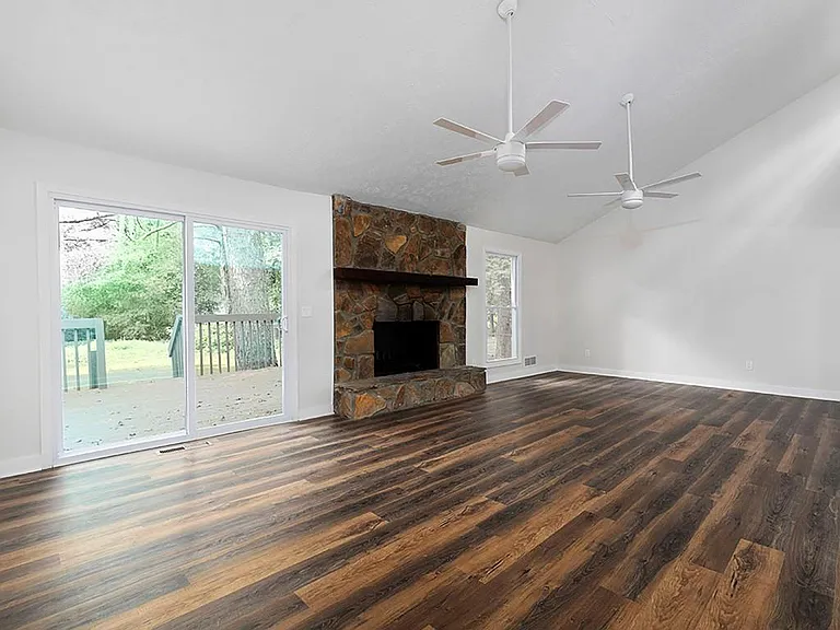 2506 Kingsley Dr NE — Photo 9