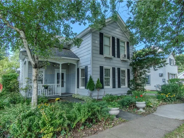 209 Monroe St, Sackets Harbor, NY 13685