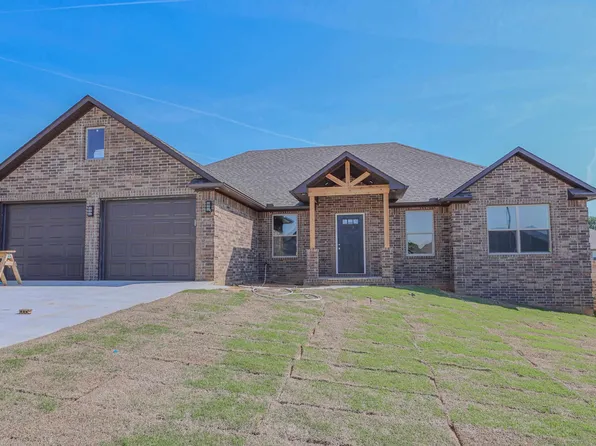 2506 Evie Kayte Cv, Paragould, AR 72450