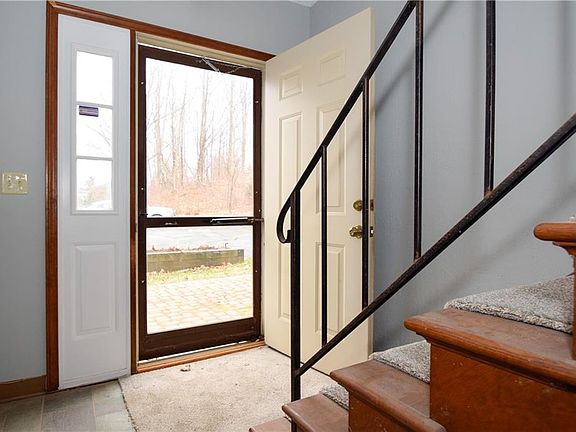 4th image of 4 Woodridge Trl