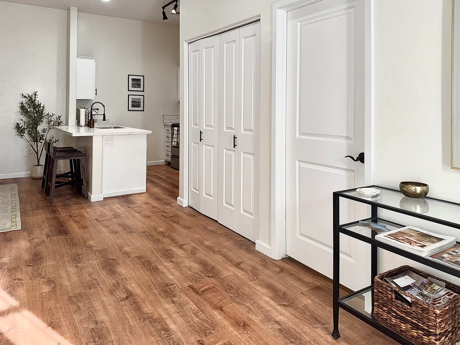 2 bed, 750 sqft, $2,200 — Photo 3