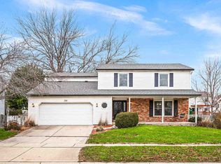 206 Lake Shore Cir, Bloomington, IL
