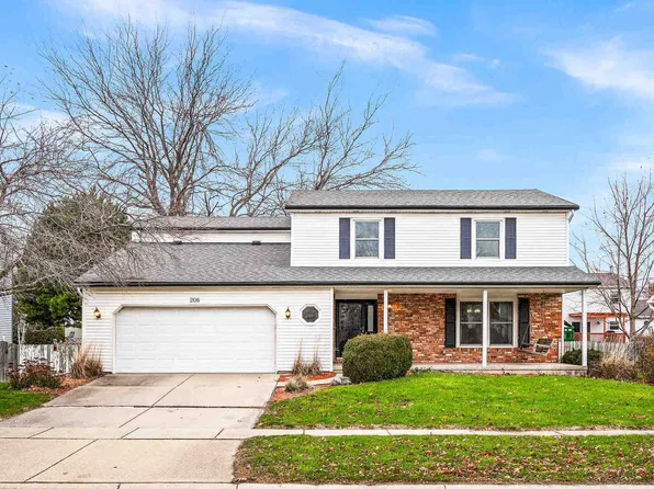 206 Lake Shore Cir, Bloomington, IL 61704
