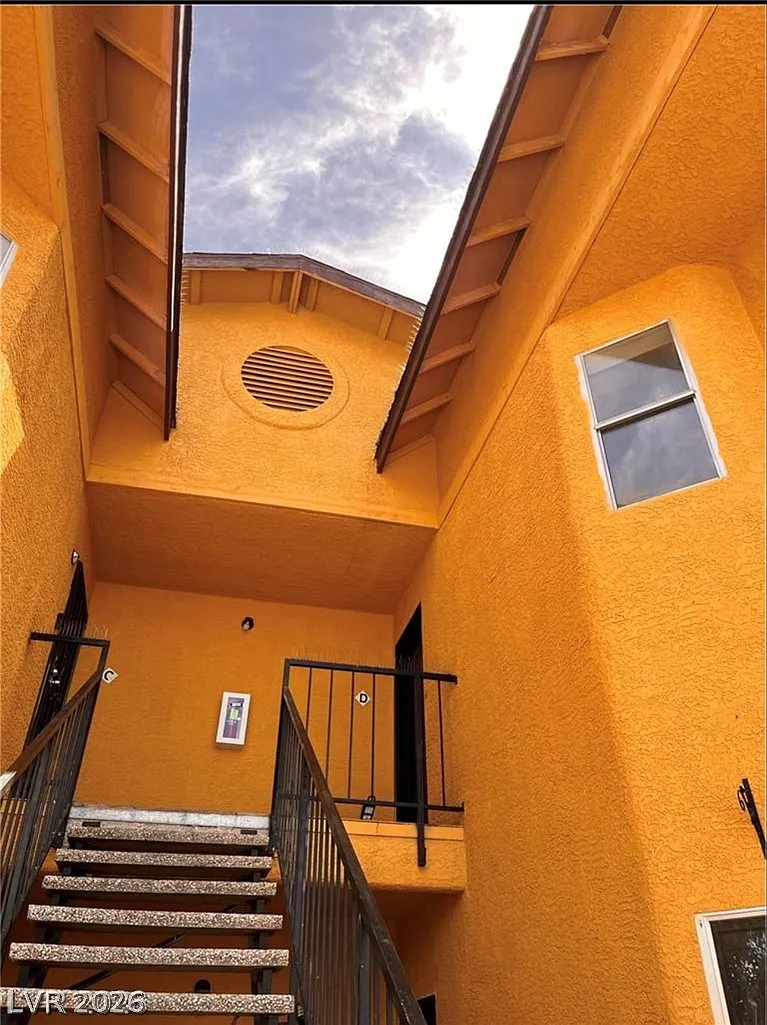 2 bed, 2.0 bath, 1060 sqft, $1,450 — Photo 2