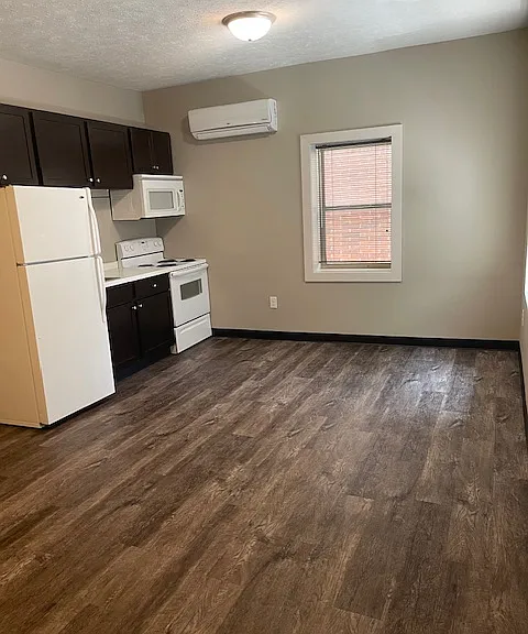 1421 P St #203 — Photo 3