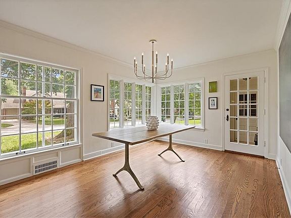 5th image of 8020 Manor Rd
