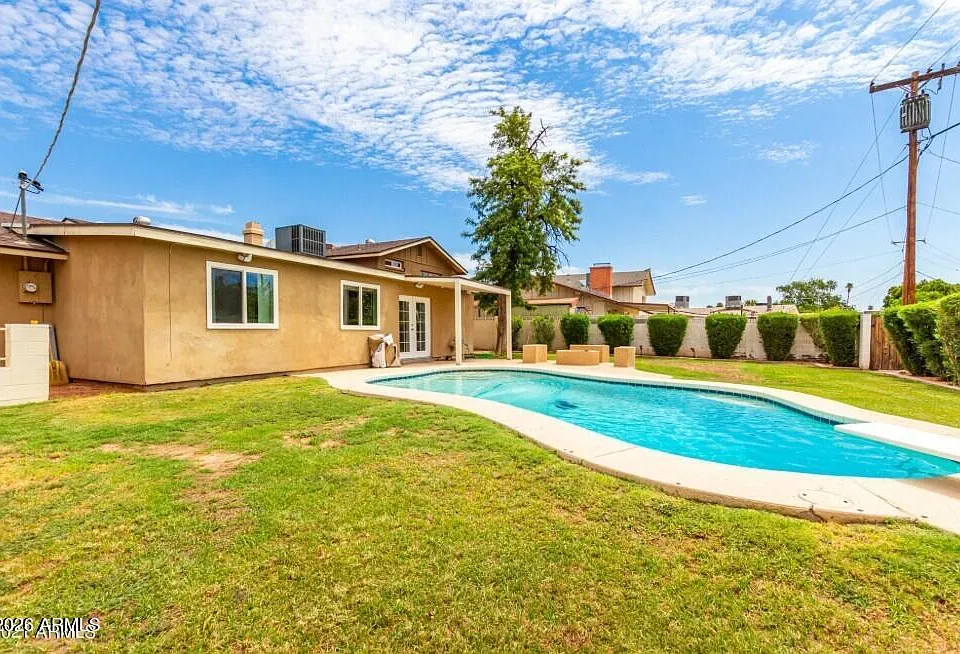 919 E La Jolla Dr