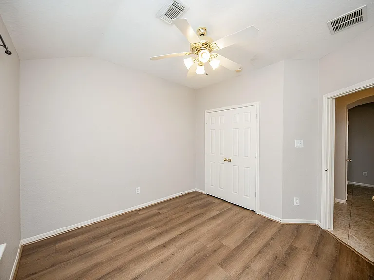 14618 Rochelle Ct — Photo 32