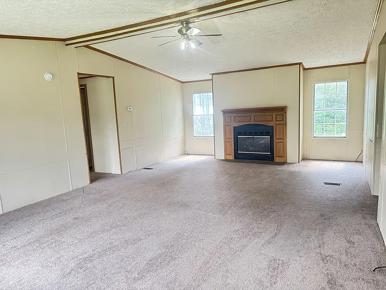 1451 Columbus Rd — Photo 5
