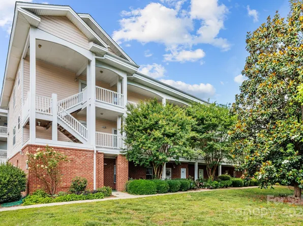 9317 Meadow Vista Rd, Charlotte, NC 28213