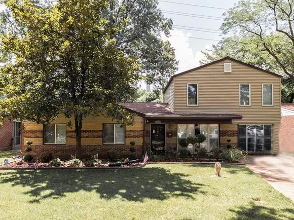 8678 Spoon Dr, Saint Louis, MO 63132