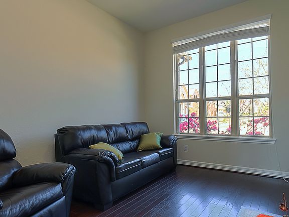 4th image of 17611 Murrayfield Ct