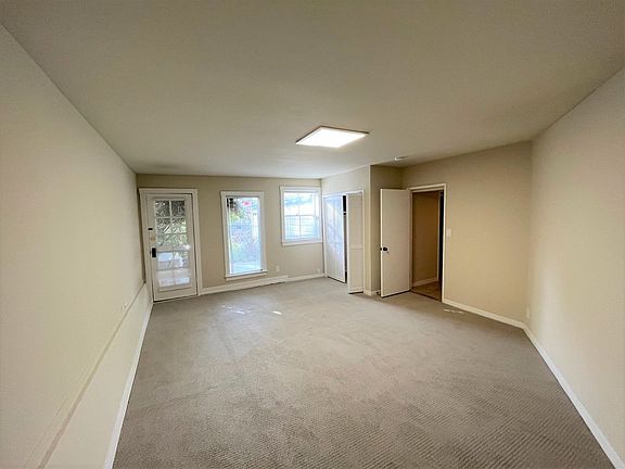 5th image of 1349 Greenwich St APT 8