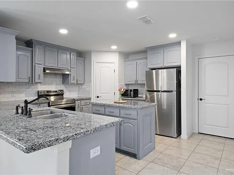 2307 N 26th Dr — Photo 11