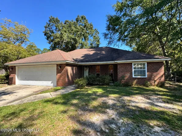 512 Pear St, Ocean Springs, MS 39564