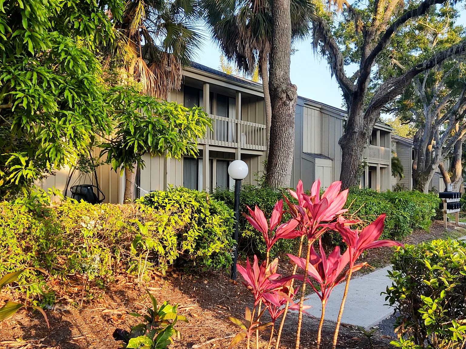 2 bed, 982 sqft, $2,000 — Photo 1