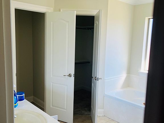 2nd image of 4241 Parkridge Dr