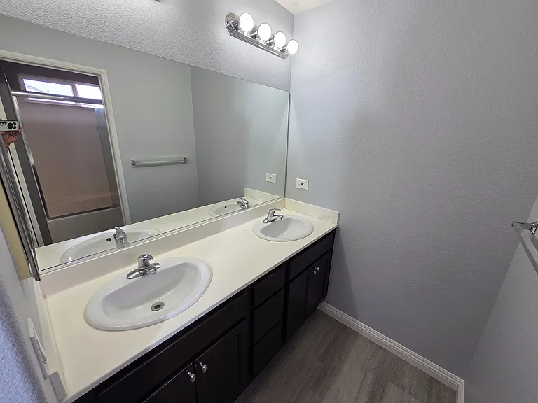 1467 Normandy Dr — Photo 17