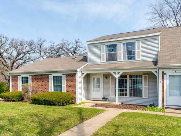 12 Oak Valley Dr, Cary, IL 60013